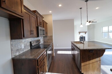 1662Feathercrest6
