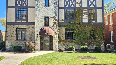 410 N Raynor Ave unit 1W, Joliet, IL 60435 - photo 2