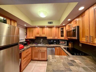 910 Michigan Ave unit 304, Miami Beach, FL 33139 - photo 5