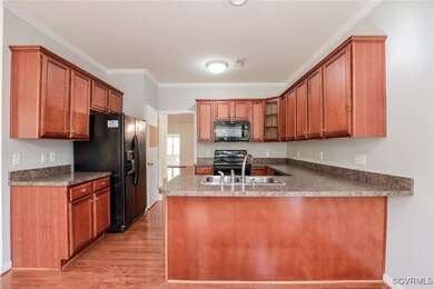 Eat-in kitchen