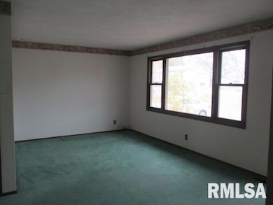 2001 Westgate Dr, Pekin, IL 61554 - photo 3