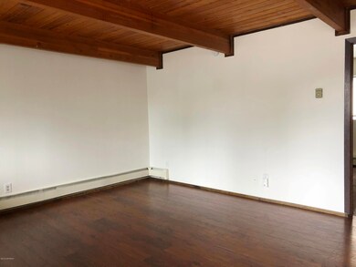 Living room (2)