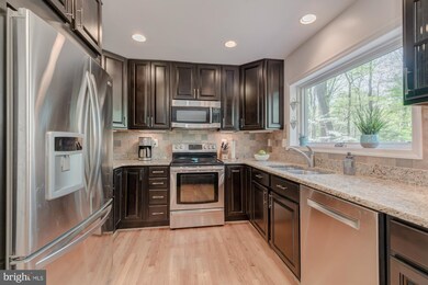 9104 Courtley Ct, Fairfax, VA 22031 - photo 7