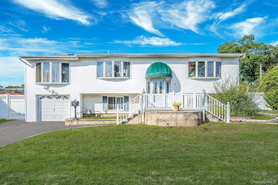 1 Winthrop St, Islip, NY 11751 - photo 2