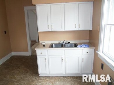 1137 E 15th St, Davenport, IA 52803 - photo 5