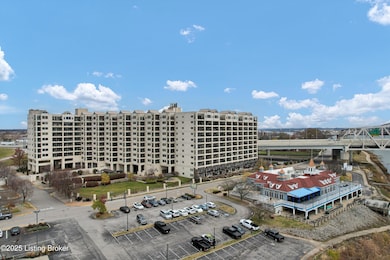 606 W Riverside Dr, Jeffersonville, IN 47130 - photo 2