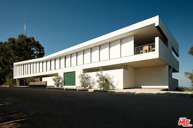 2500 Briarcrest Rd, Beverly Hills, CA 90210 - photo 2