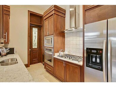 Kitchen. Gorgeous granite countertops with Stainle