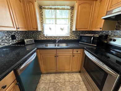 8005 Lagos de Campo Blvd unit L-4, Tamarac, FL 33321 - photo 5