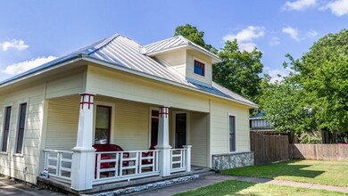 207 S Edison St, Fredericksburg, TX 78624 - photo 3