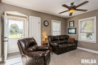 1332 W 35th St, Davenport, IA 52806 - photo 2