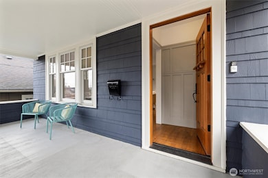 2912 3rd Ave N, Seattle, WA 98109 - photo 4