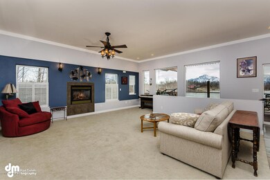 Living Room/Fireplace