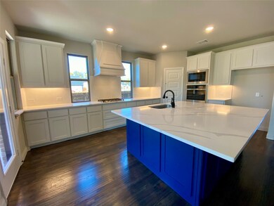 Gourmet kitchen is perfect for cooking & entertianing!