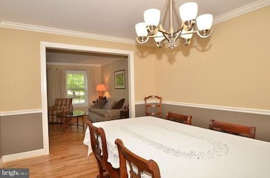 6317 Falling Brook Dr, Burke, VA 22015 - photo 2