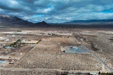 Drone / aerial view featuring a mountain view