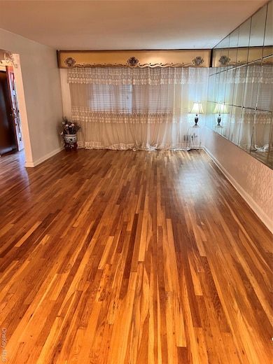 1047 E 217th St, Bronx, NY 10469 - photo 7