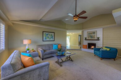 005_Family Room