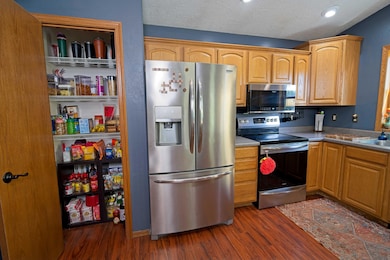 1614 N Minnesota St, Mitchell, SD 57301 - photo 7