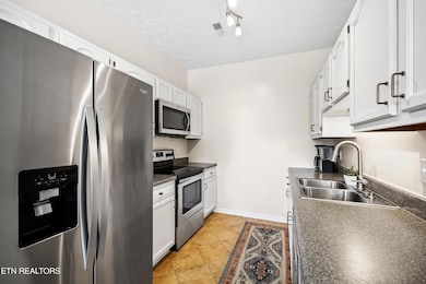 4427 Broadmeadow Way unit 4, Knoxville, TN 37912 - photo 5