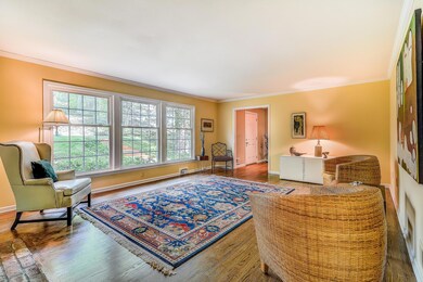 005_Living Room