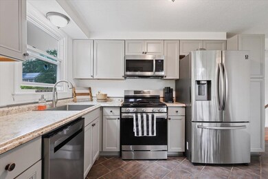 7 Nelson St, Nashua, NH 03063 - photo 2