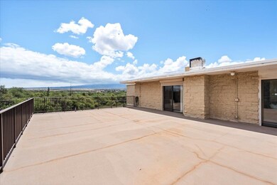 Penthouse Lanai -1000 square feet