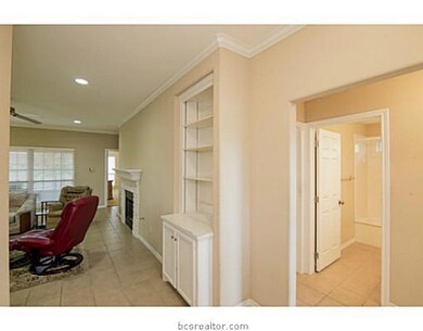 Entry/Foyer.