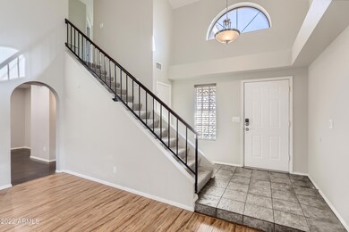 3-994371066-05 Foyer