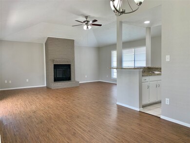 602 W Castle Harbour Dr, Friendswood, TX 77546 - photo 7