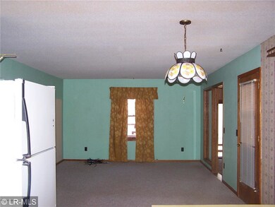 5 Living Room fm Kitchen