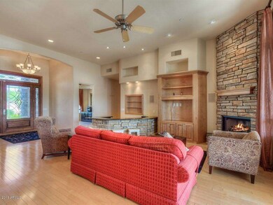 006_Family Room