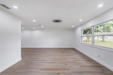 9504 W Cluster Ave, Tampa, FL 33615 - photo 3