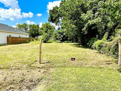 922 Dewalt St, Houston, TX 77088 - photo 3