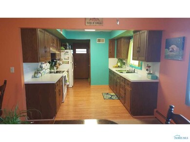 521 W College Ave, Woodville, OH 43469 - photo 6