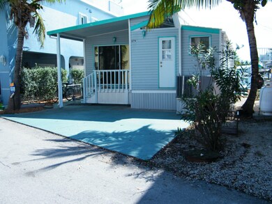 STREET VIEW, HAS KEYS COLORS