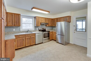 4638 Tara Dr, Fairfax, VA 22032 - photo 6