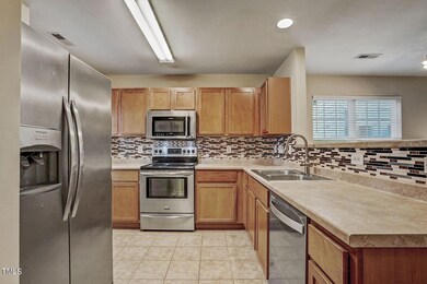 7-web-or-mls-901 Savin Landing Dr-13