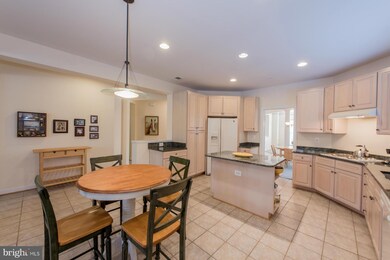 7402 Forests Edge Ct, Laurel, MD 20707 - photo 4