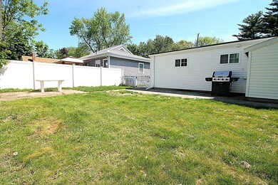 54 Lucerne Rd, Springfield, MA 01119 - photo 6