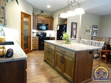 4437 SW Brandywine Ln, Topeka, KS 66610 - photo 3