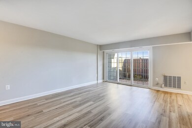 1902 Wilson Ln unit T2, McLean, VA 22102 - photo 3