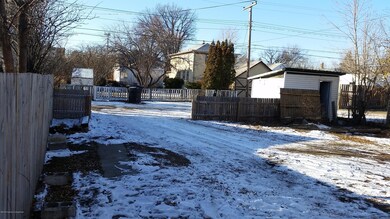 Large Backyard, Plenty of Parking