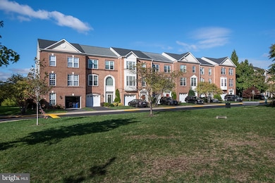 12972 Park Crescent Cir, Herndon, VA 20171 - photo 3