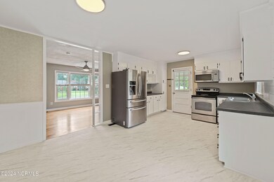 201 Cardinal Rd, Jacksonville, NC 28546 - photo 2