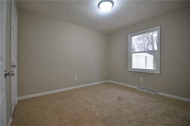 1304 E 35th Ct, Des Moines, IA 50317 - photo 7