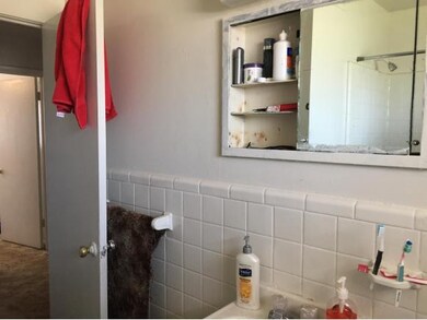 Bathroom in side B
