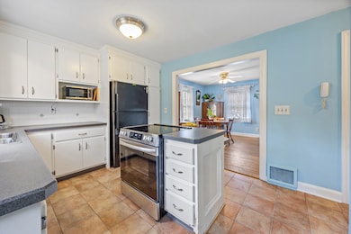 71 Treadwell Ave, Thomaston, CT 06787 - photo 3