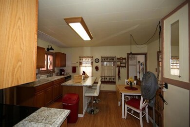 Kitchen dining area
