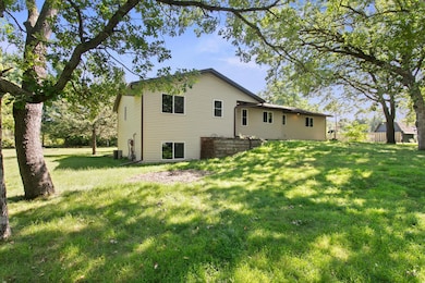 16037 ONEIDA ST_04.jpeg